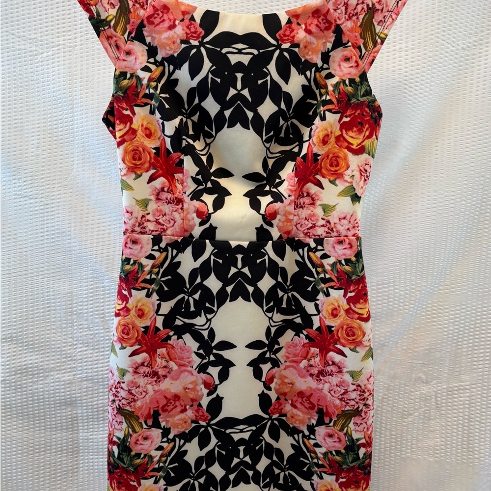 Bisou Bisou Michelle Bohbot sleeveless floral bodycon dress Size 6 night out